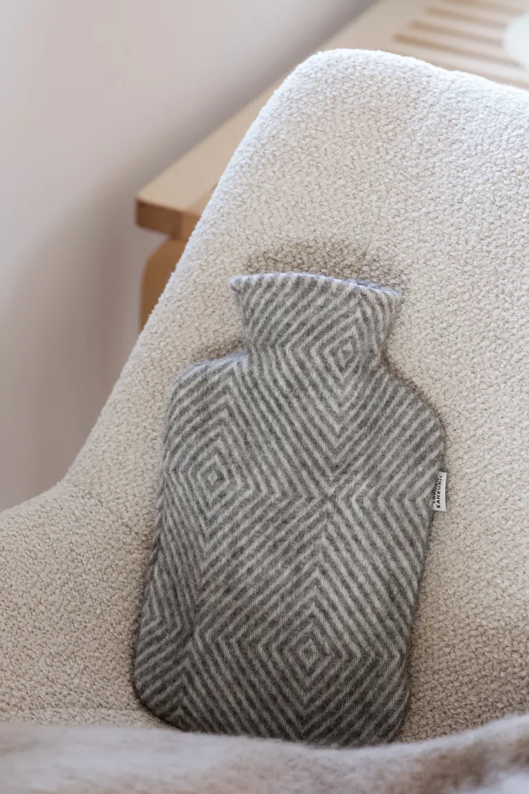 MARIA kuumavesipullo, harmaa-valkoinen 2 litraa